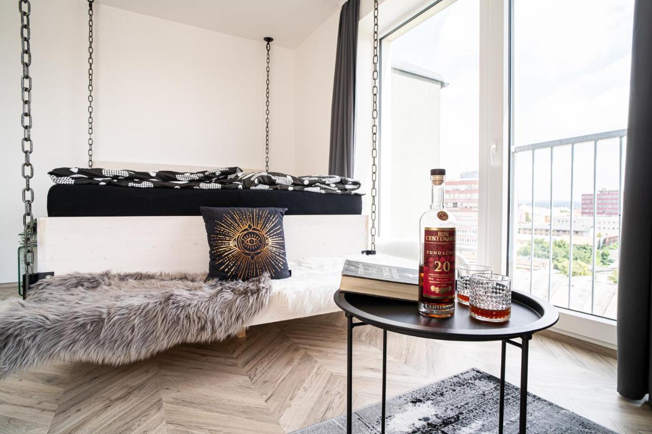 Zeppelin Studio With An Industrial View - Brno Apartamento Exterior foto